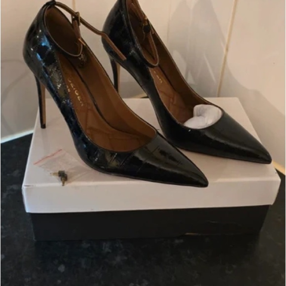 Chic Black Patent Leather Heels